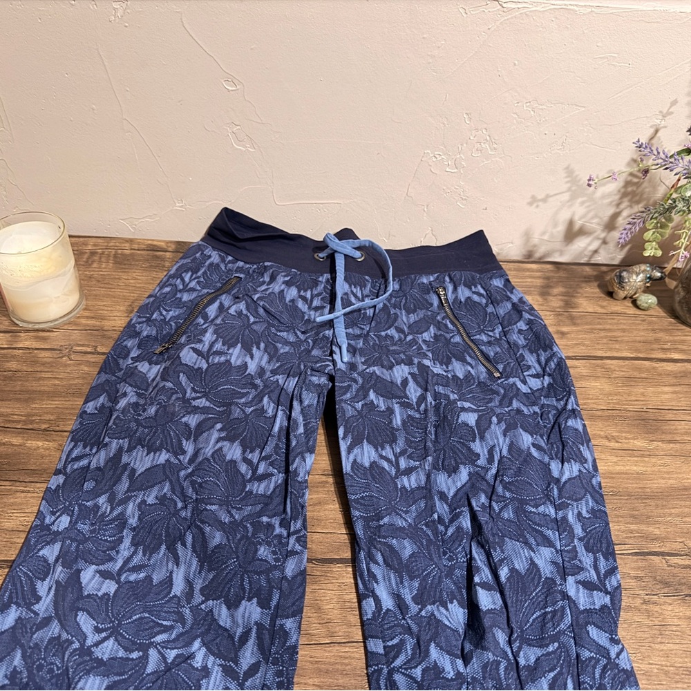 Athleta Women’s Trekkie North Jogger Floral Blue Size 0